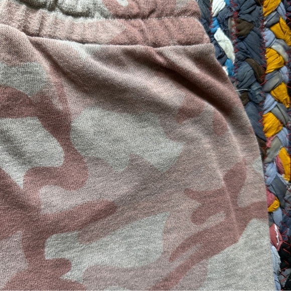 Penn State Nittany Lions Pink Gray Camo Joggers Sweatpants Women’s Size Large - Picture 11 of 16